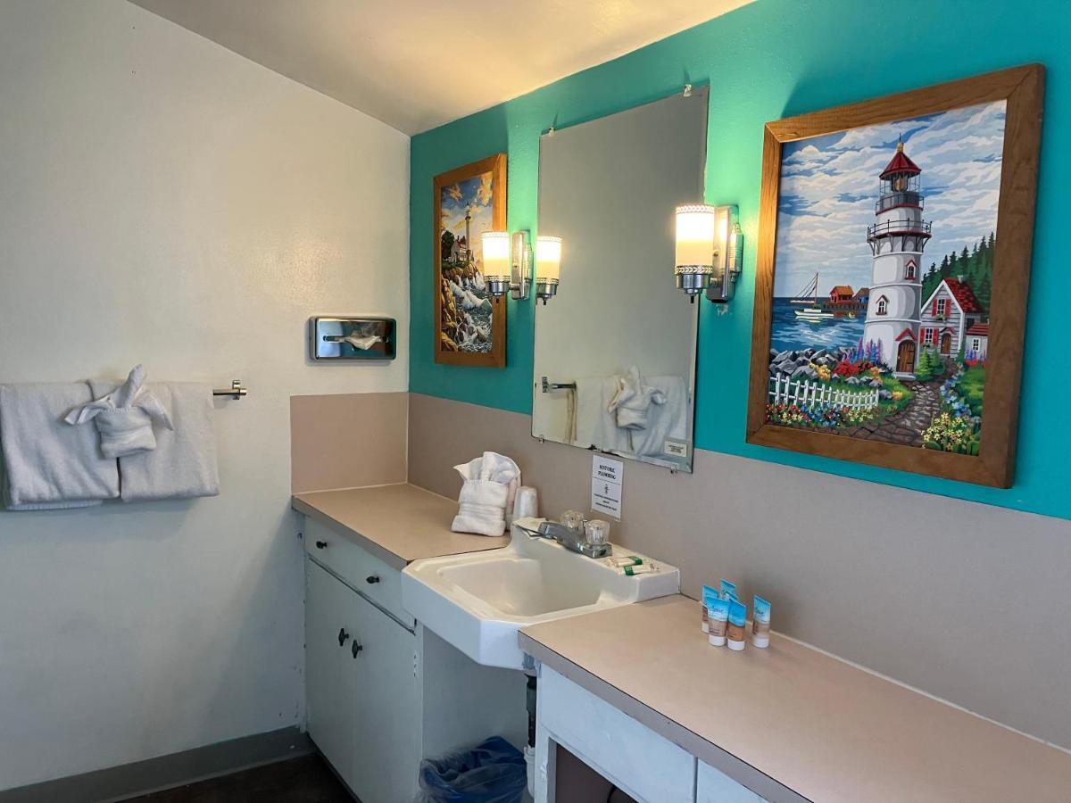 Lighthouse Inn Флоренс Екстер'єр фото